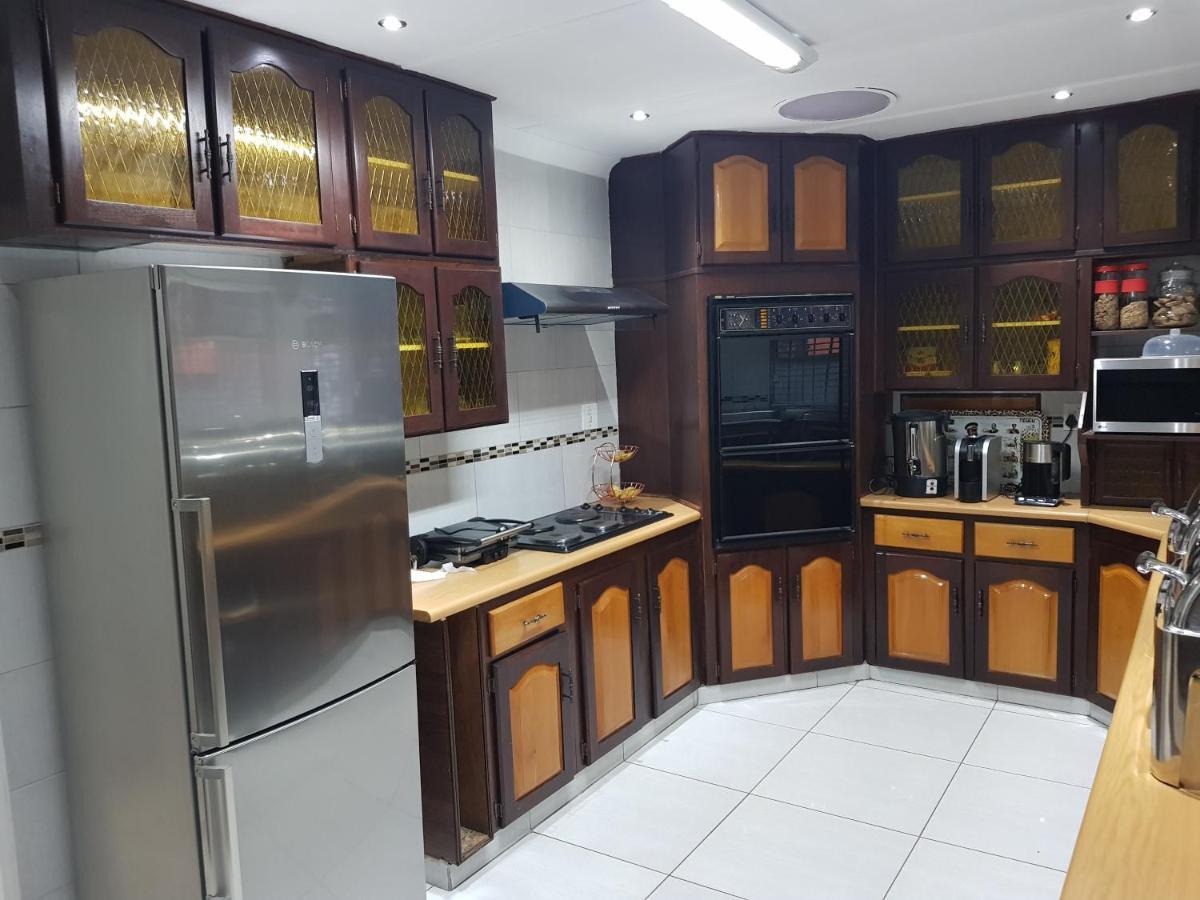 Good 2 Go Guest House Бенони Екстериор снимка