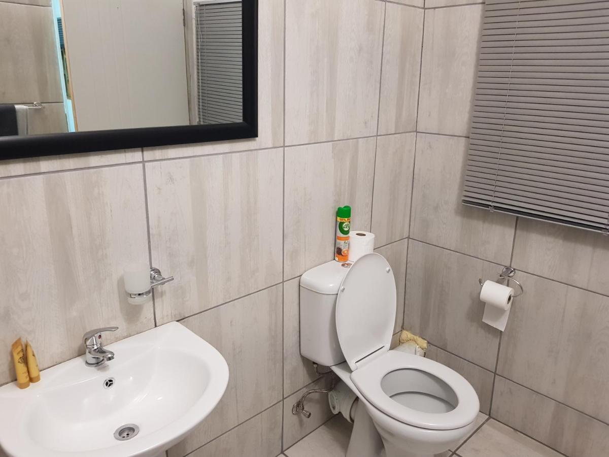 Good 2 Go Guest House Бенони Екстериор снимка