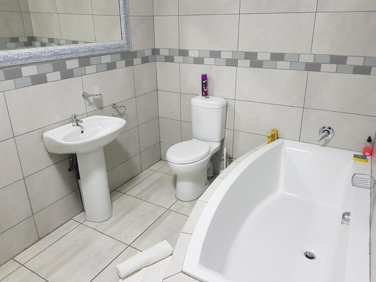 Good 2 Go Guest House Бенони Екстериор снимка