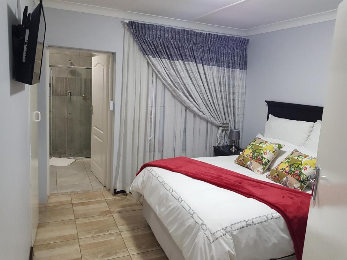 Good 2 Go Guest House Бенони Екстериор снимка