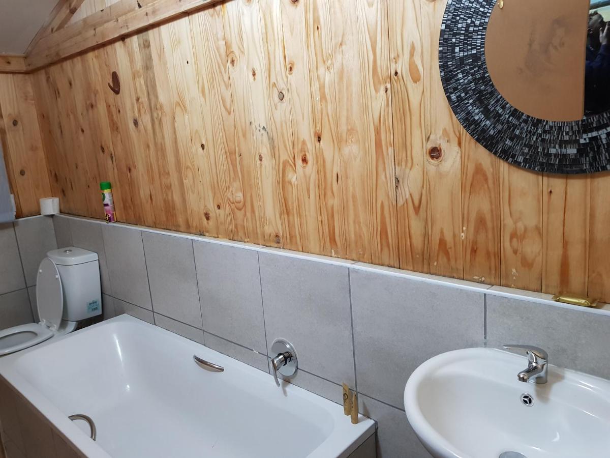Good 2 Go Guest House Бенони Екстериор снимка